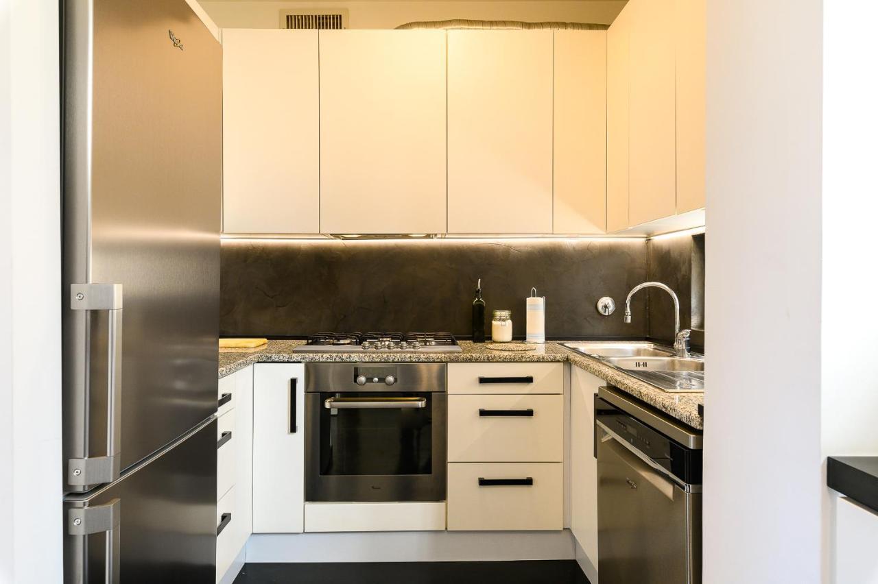 Peaceful Penthouse With Garage By Ndp Rent Apartman Róma Kültér fotó
