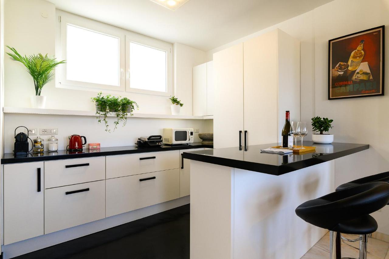Peaceful Penthouse With Garage By Ndp Rent Apartman Róma Kültér fotó