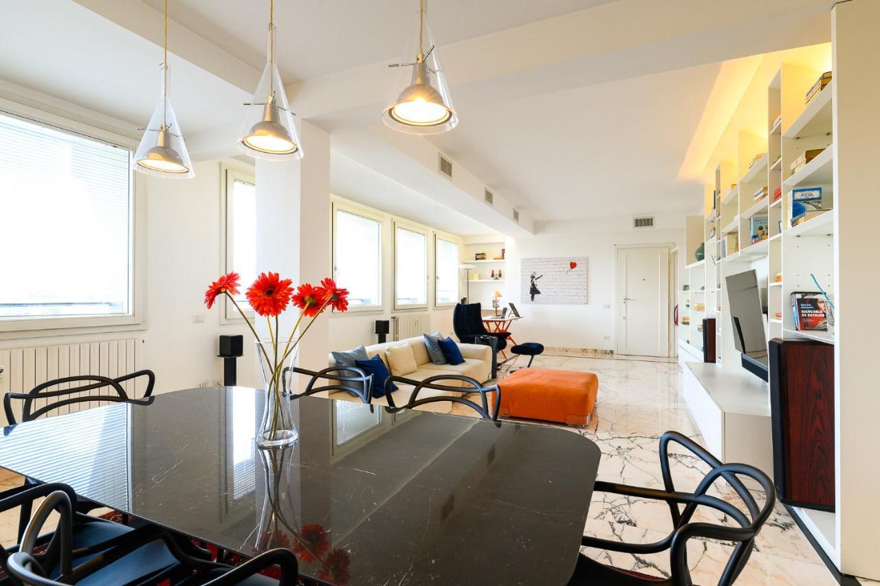 Peaceful Penthouse With Garage By Ndp Rent Apartman Róma Kültér fotó